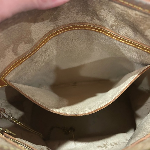 Louis Vuitton Monogram Bucket Bag
Authentic - Picture 7 of 8